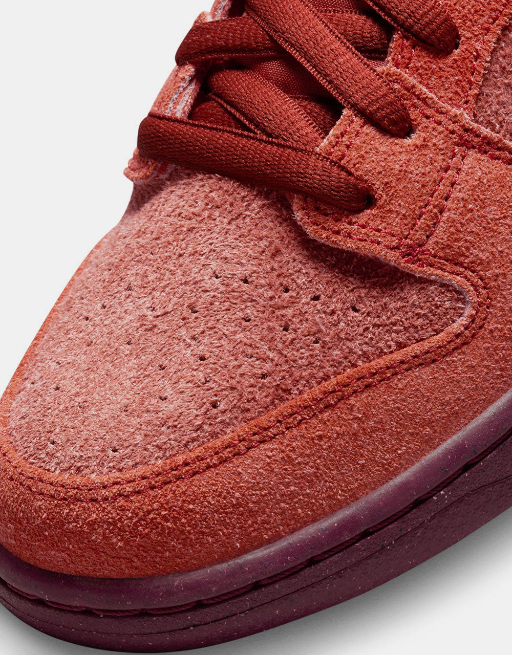 Nike SB Dunk Low Pro Premium - Mystic Red/Emerald Rise-Rugged Nike SB Dunk Low Pro Premium - Mystic Red/Emerald Rise-Rugged