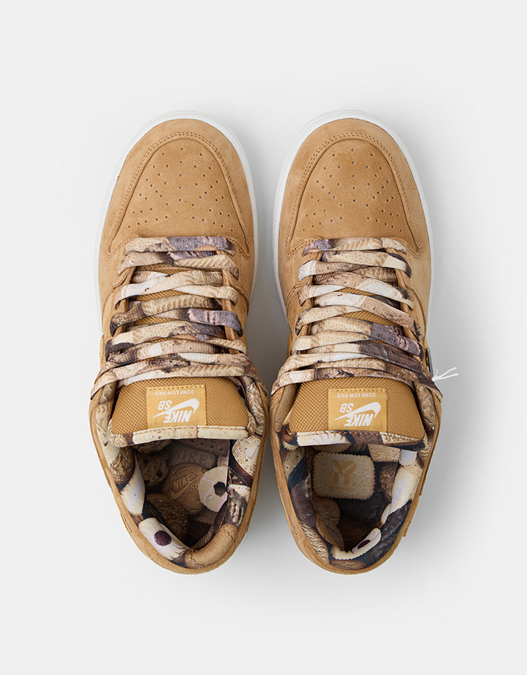 NOTE Manchester x Nike SB 'Biscuits' Dunk Low Pro QS Skate Shoes - Flax/Honeycomb-Summit White