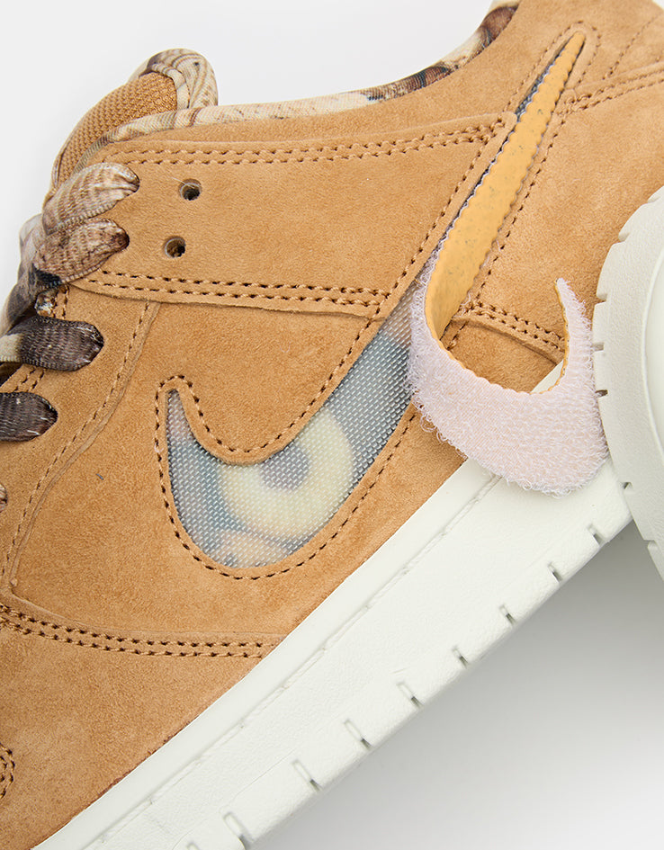 NOTE Manchester x Nike SB 'Biscuits' Dunk Low Pro QS Skate Shoes - Flax/Honeycomb-Summit White