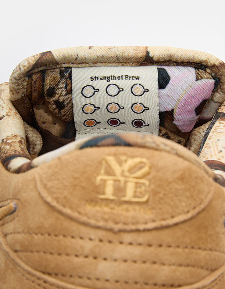 NOTE Manchester x Nike SB 'Biscuits' Dunk Low Pro QS Skate Shoes - Flax/Honeycomb-Summit White