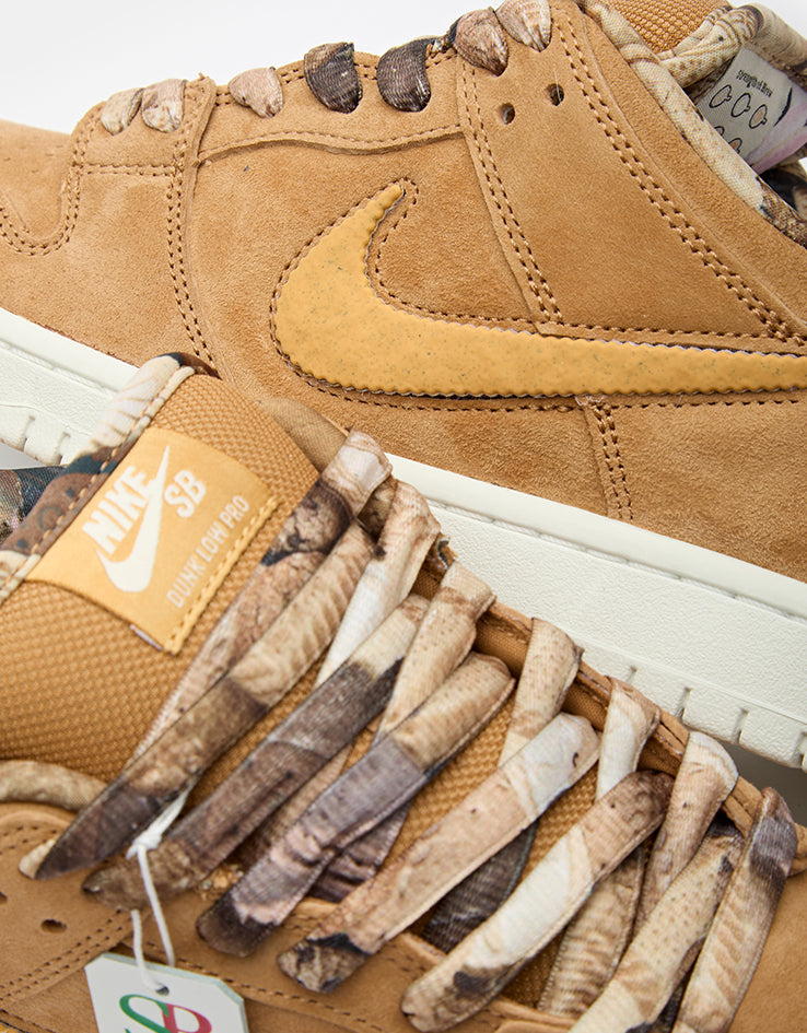 NOTE Manchester x Nike SB 'Biscuits' Dunk Low Pro QS Skate Shoes - Flax/Honeycomb-Summit White