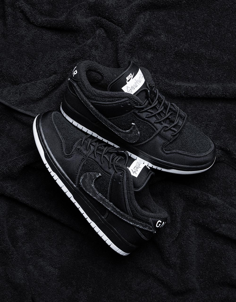 Nike SB 'Gnarhunters' Dunk Low Pro QS - Black/Black-White