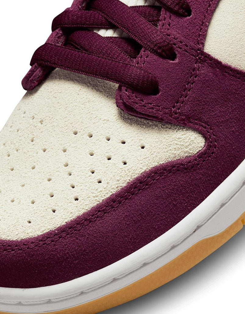 Nike SB 'Skate Like a Girl' Dunk Low QS Skate Shoes – Route One